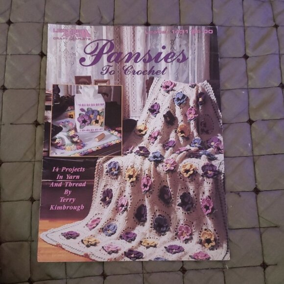 3 Vintage Leisure Arts Crochet Pattern Books Afghans Pansies Roses - Picture 6 of 7